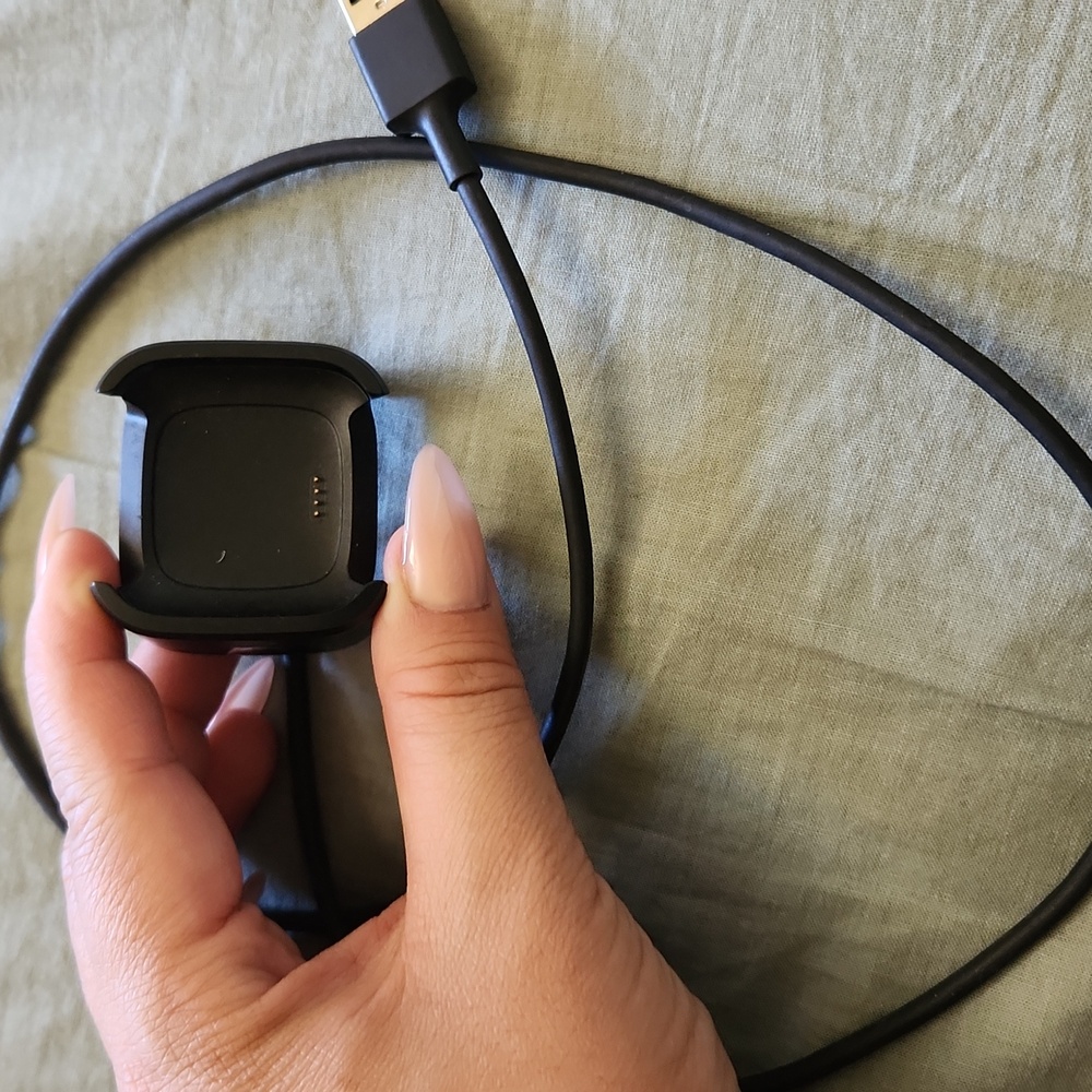 Fitbit versa charger